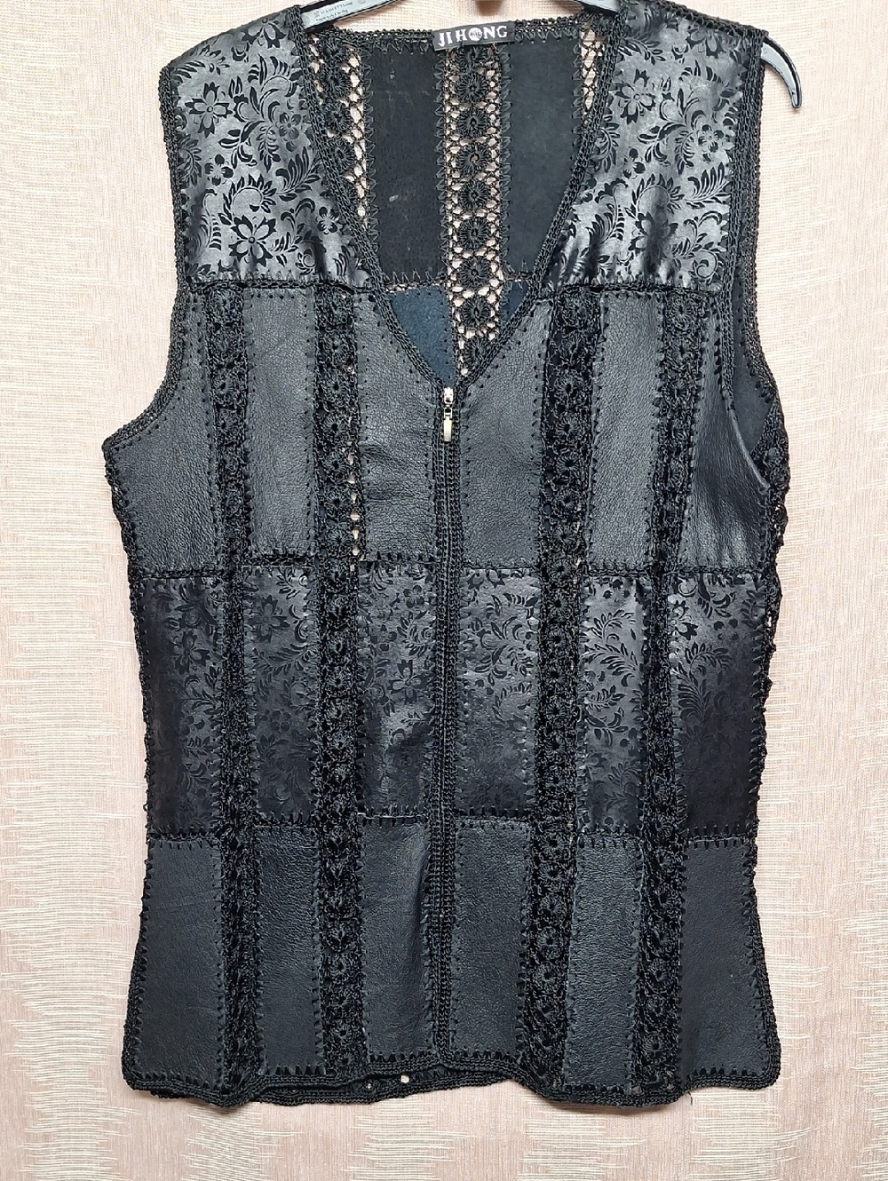 Jihong Black Patchwork Lace Zip-Front Vest